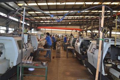 数控工程系技师班企业参观 深化机械设备实践认知